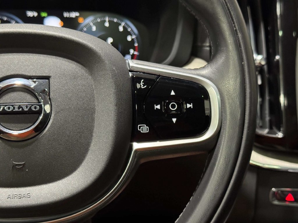 Used 2020 Volvo XC60 T5 Inscription w/ Protection Package AWD/4WD image 16