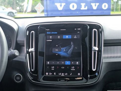 Certified 2023 Volvo XC40 B5 Plus w/ Climate Package AWD/4WD image 25
