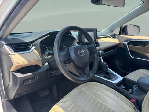 Used 2019 Toyota RAV4 LE FWD image 23