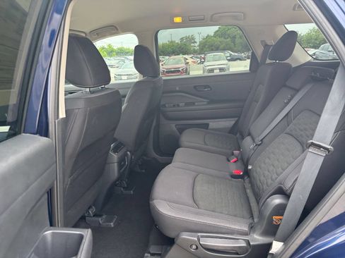 Used 2025 Nissan Pathfinder SV AWD/4WD image 28
