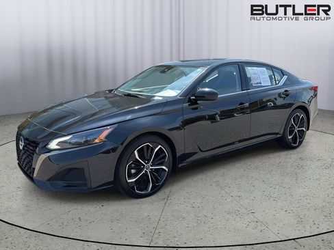 Used 2024 Nissan Altima 2.5 SR FWD image 2