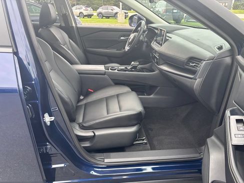 Used 2024 Nissan Rogue SV w/ SV Premium Package AWD/4WD image 34
