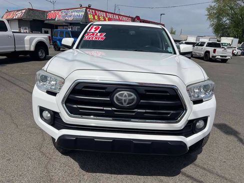 Used 2019 Toyota Tacoma SR5 AWD/4WD image 2