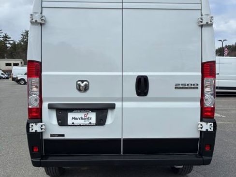 Used 2024 RAM ProMaster 2500 w/ Convenience Group FWD image 6
