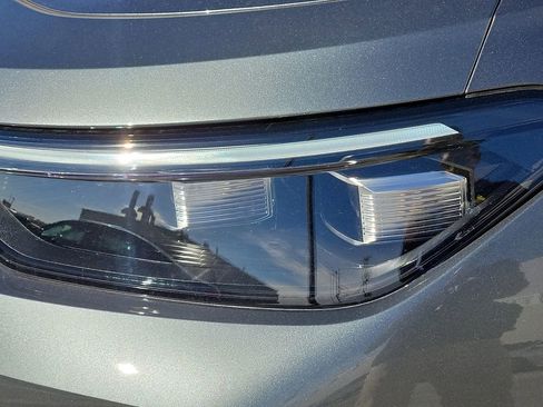 New 2026 Volkswagen Tiguan SE image 7