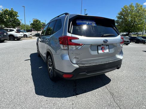 Used 2019 Subaru Forester Premium AWD/4WD image 6