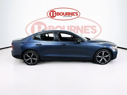 Used 2024 Volvo S60 B5 Core image 11