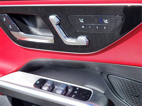 New 2025 Mercedes-Benz GLC 300 4MATIC image 11