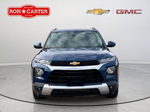 Used 2021 Chevrolet TrailBlazer LT w/ Convenience Package FWD image 2