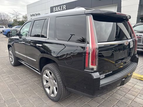 Used 2018 Cadillac Escalade Premium Luxury image 2