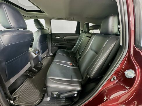Used 2019 Toyota Highlander XLE image 24