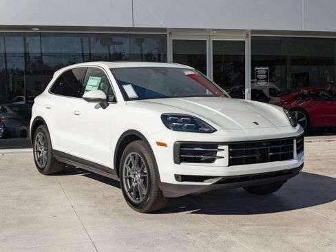 Used 2025 Porsche Cayenne image 10