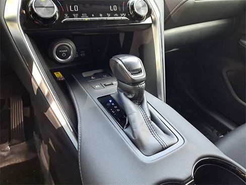 Used 2024 Toyota Venza LE image 20