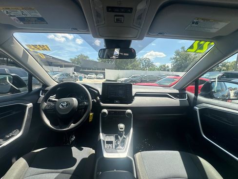 Used 2022 Toyota RAV4 LE FWD image 14