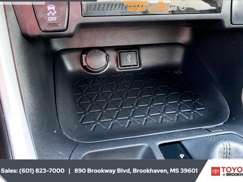 Used 2022 Toyota RAV4 XLE w/ Convenience Package AWD/4WD image 26