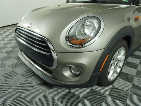 Used 2017 MINI Cooper 4-Door Hardtop image 10