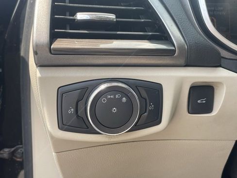 Used 2019 Ford Fusion SEL image 19
