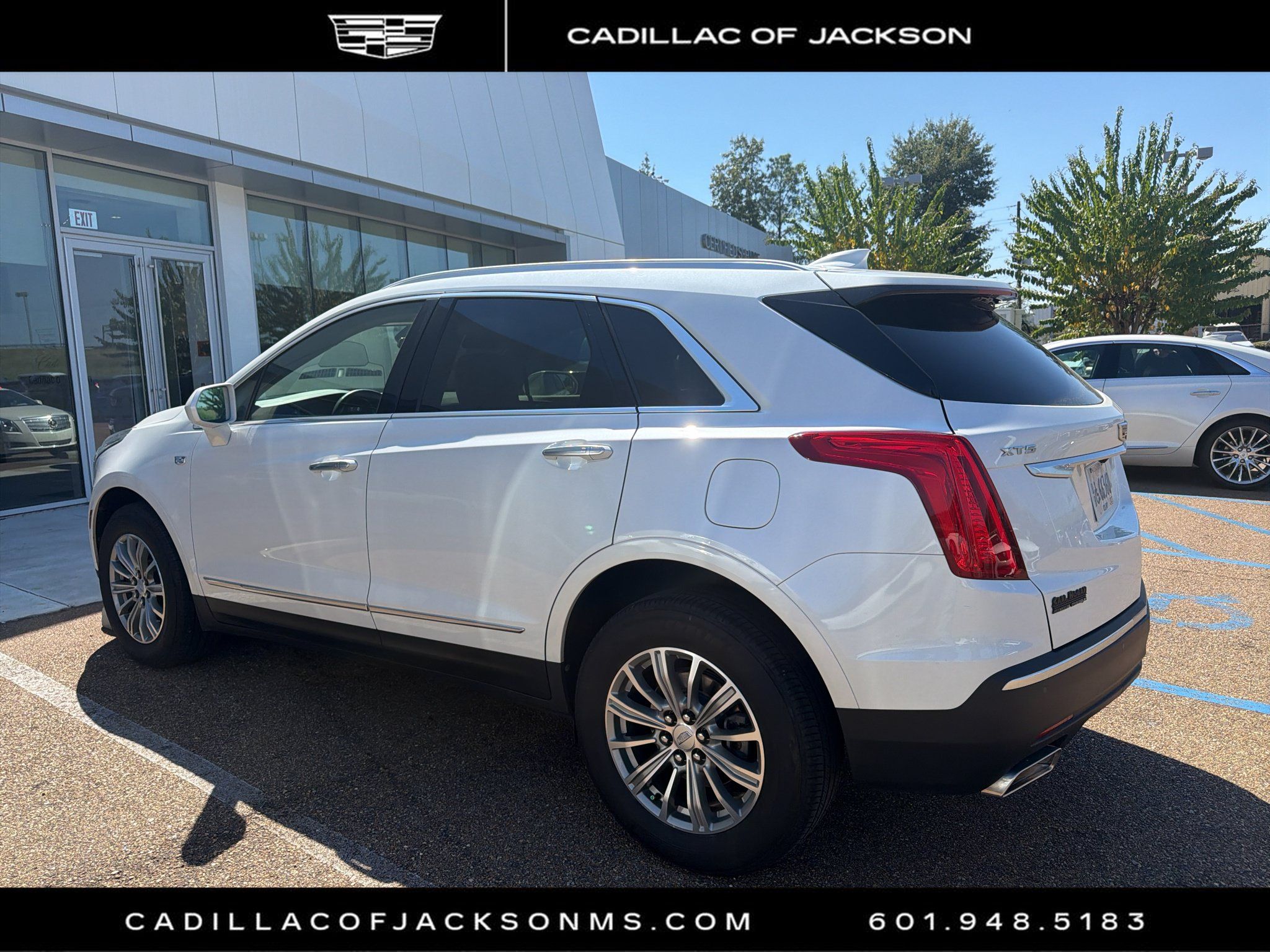 Used 2019 Cadillac XT5 Luxury FWD image 1