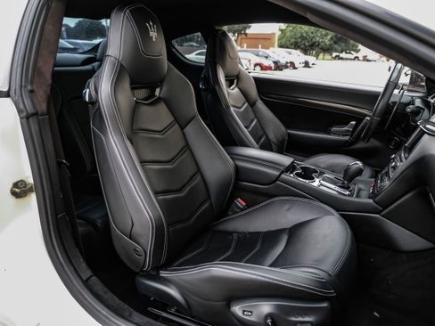 Used 2015 Maserati GranTurismo Sport RWD image 35