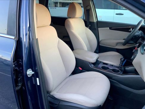 Used 2019 Kia Sorento LX image 8