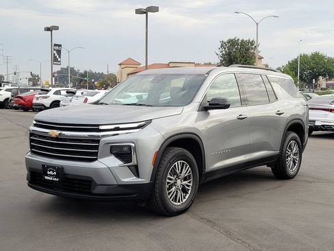Used 2024 Chevrolet Traverse LT FWD image 9