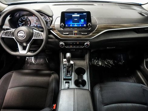 Used 2025 Nissan Altima 2.5 SV AWD/4WD image 12