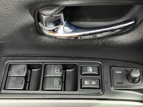 Used 2017 Nissan Titan S AWD/4WD image 15