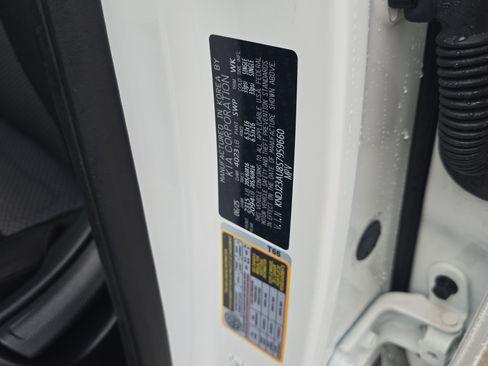 Certified 2025 Kia Soul LX FWD image 31