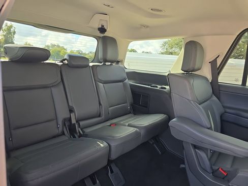 New 2025 Ford Expedition Active image 12