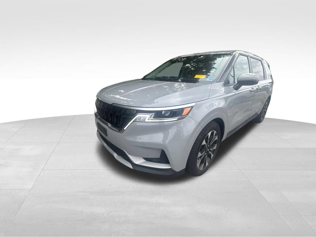 Used 2024 Kia Carnival EX FWD image 2