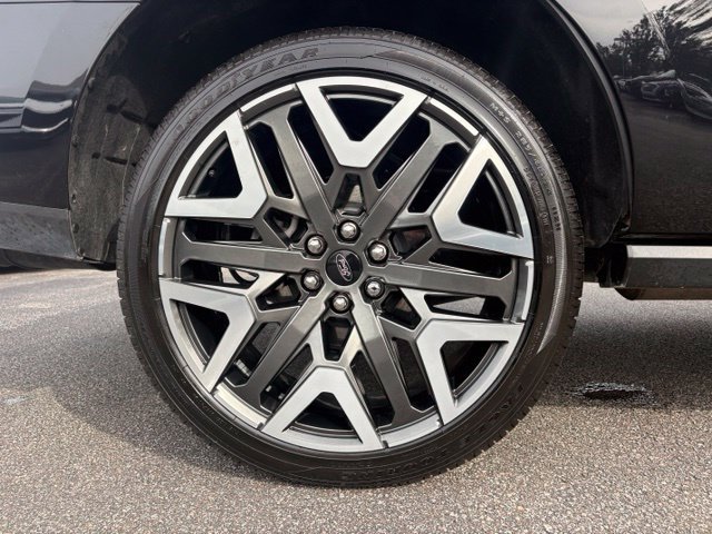 Used 2026 Ford Expedition Platinum w/ Platinum Ultimate Package AWD/4WD image 17