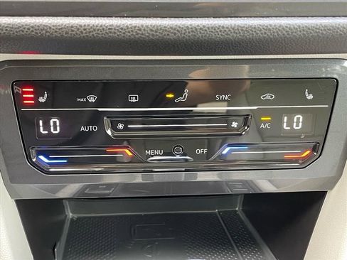 Used 2023 Volkswagen Tiguan SE image 25