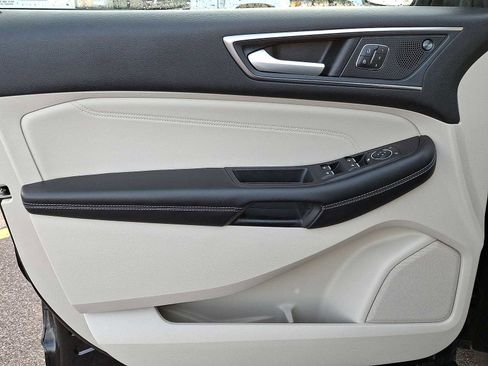 Used 2022 Ford Edge Titanium image 27