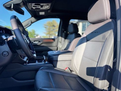 Used 2026 GMC Yukon XL Denali w/ Sun & Power Step Package AWD/4WD image 16