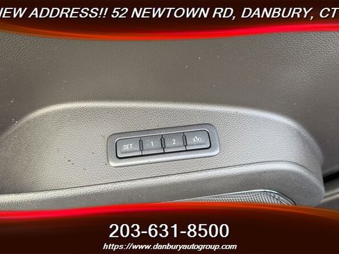 Used 2015 GMC Yukon Denali w/ Touring Package AWD/4WD image 13