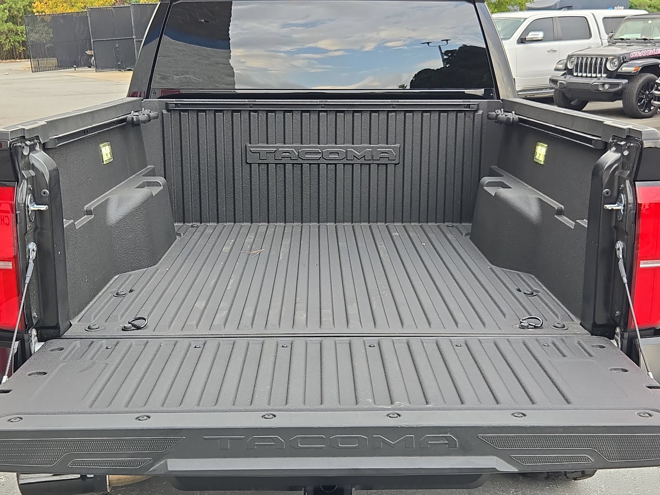 Used 2026 Toyota Tacoma SR5 AWD/4WD image 18