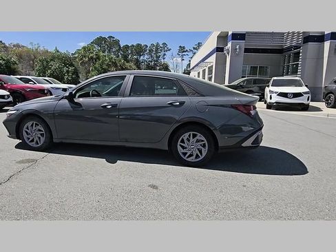 Used 2024 Hyundai Elantra SEL FWD image 19