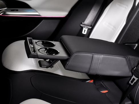 Certified 2025 Mercedes-Benz E 53 AMG e 4MATIC Sedan image 49