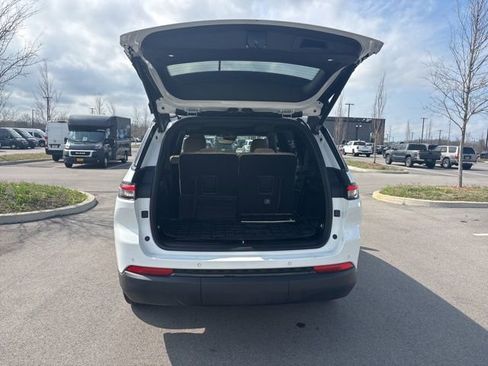 Used 2024 Jeep Grand Cherokee L Limited w/ Black Appearance Package image 18