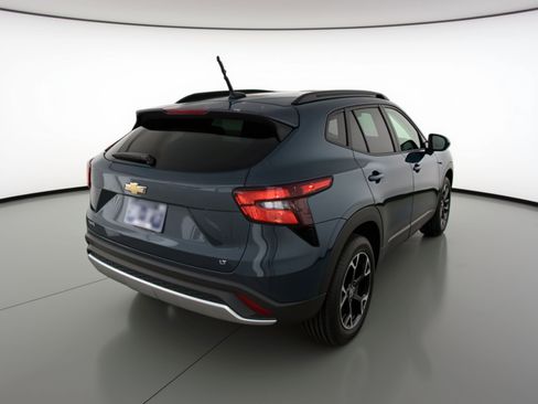 Used 2025 Chevrolet Trax LT image 9