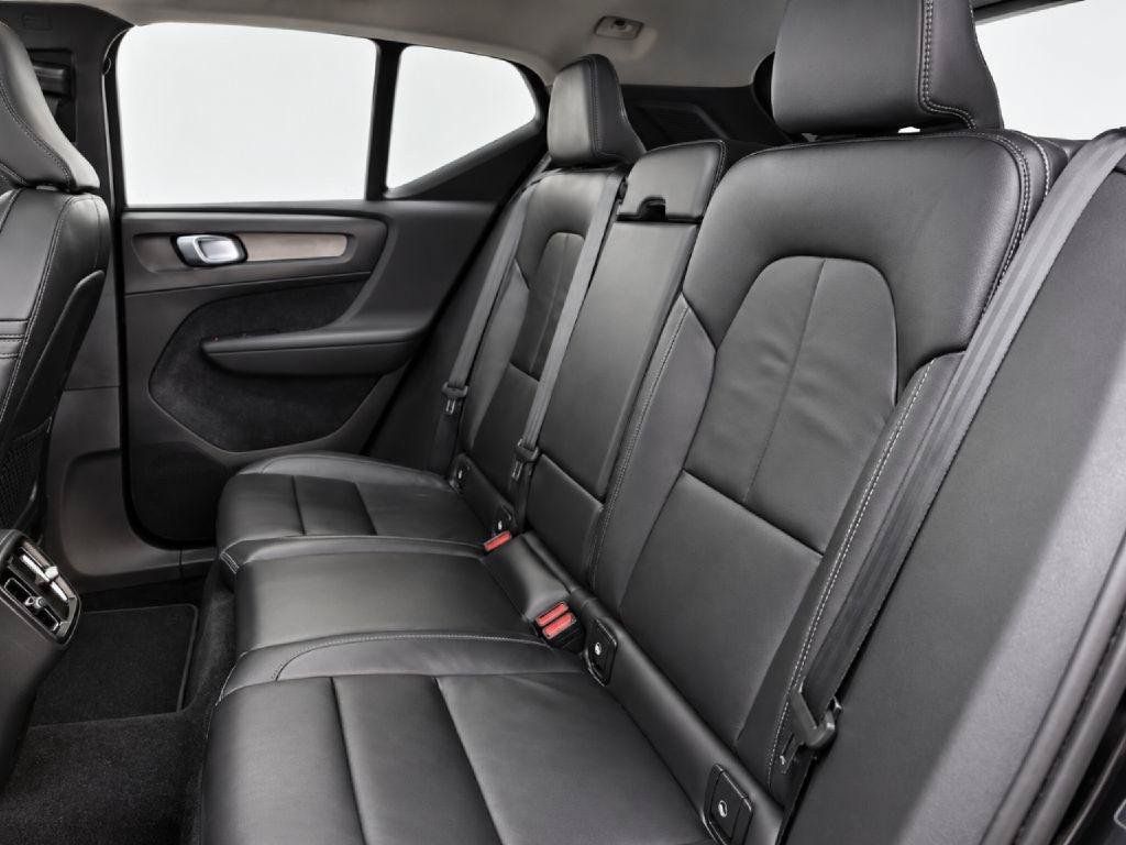 Used 2023 Volvo XC40 B5 Plus AWD/4WD image 23