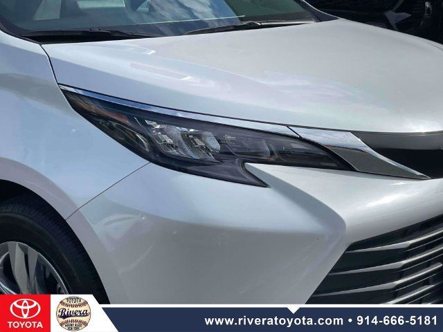 Used 2024 Toyota Sienna XLE w/ XLE Plus Package AWD/4WD image 10