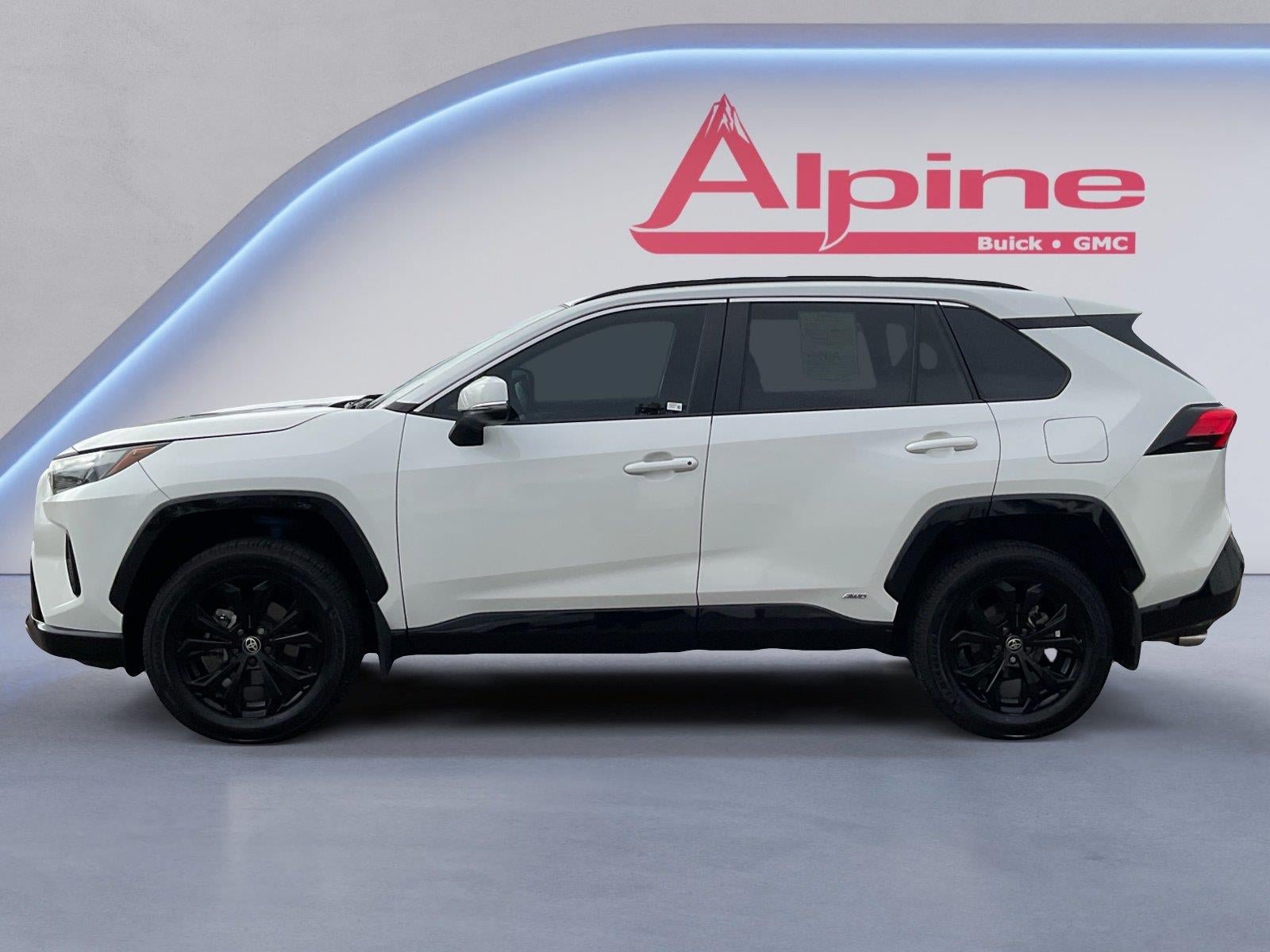 Used 2022 Toyota RAV4 SE w/ Convenience Package AWD/4WD image 2