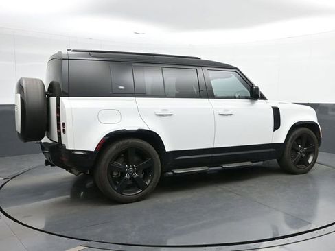 Used 2024 Land Rover Defender 110 X-Dynamic SE image 8