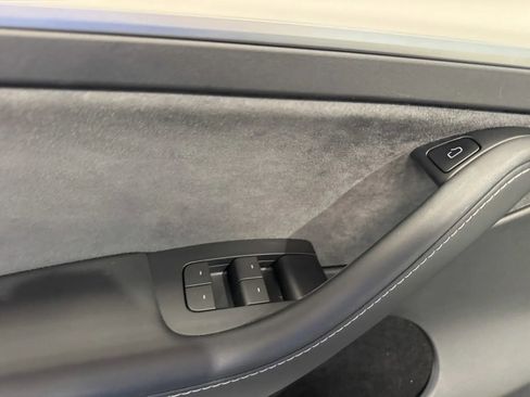 Used 2023 Tesla Model Y Long Range image 15