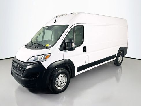 Used 2023 RAM ProMaster 2500 FWD image 3