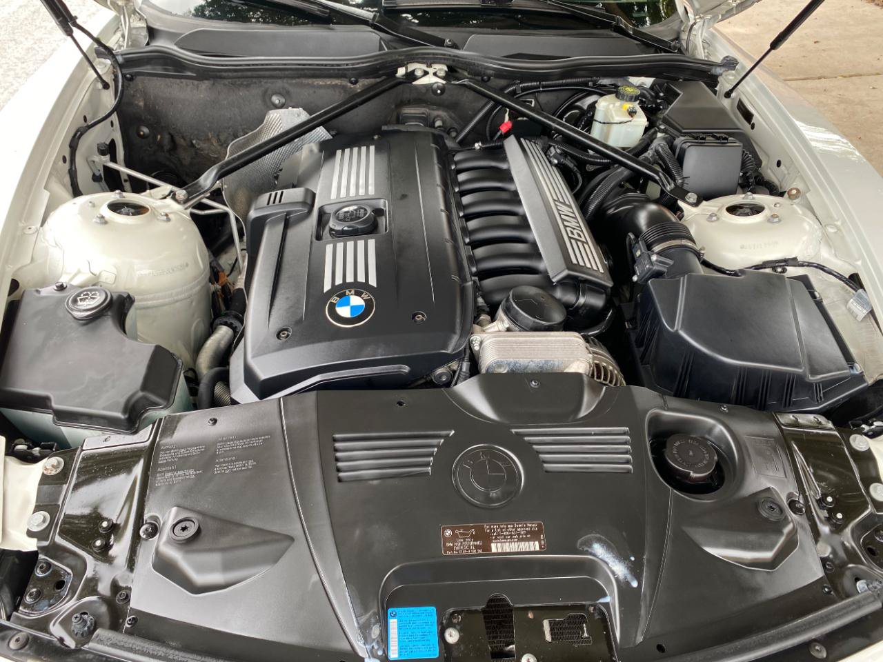 Used 2008 BMW Z4 3.0i RWD image 16