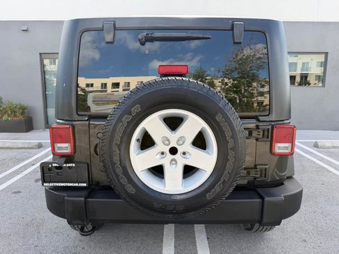 Used 2018 Jeep Wrangler Sport AWD/4WD image 11