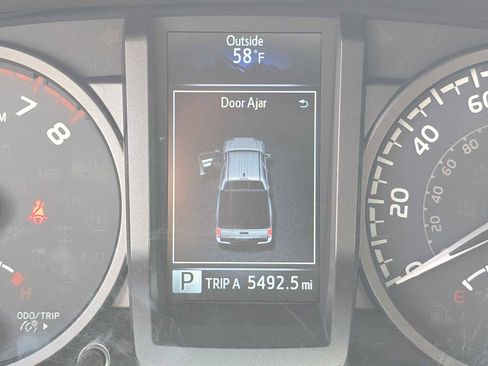 Used 2018 Toyota Tacoma TRD Sport w/ Technology Package AWD/4WD image 24