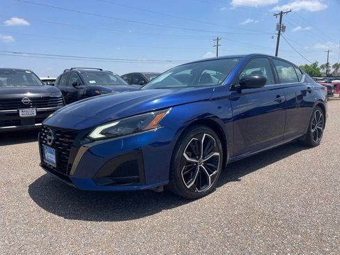 Certified 2023 Nissan Altima 2.5 SR FWD image 3